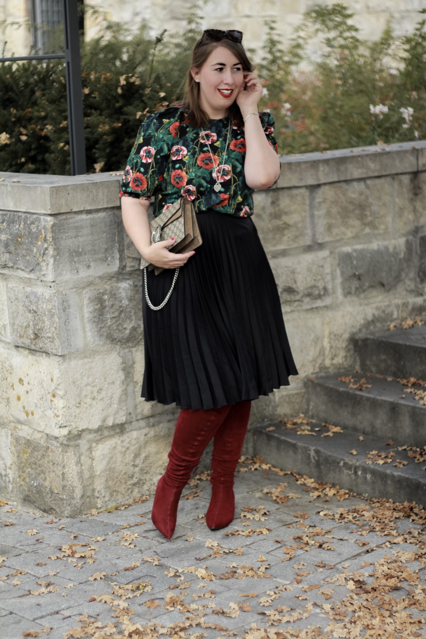 Herbstblumen-Ueber-die-kleinen-Dinge-im-Leben-Miss-Suzie-Loves-Susanne-Heidebach-Herbstoutfit-Herbstlook-Gucci-Dionysus-Mohnblumen-Curvyblogger